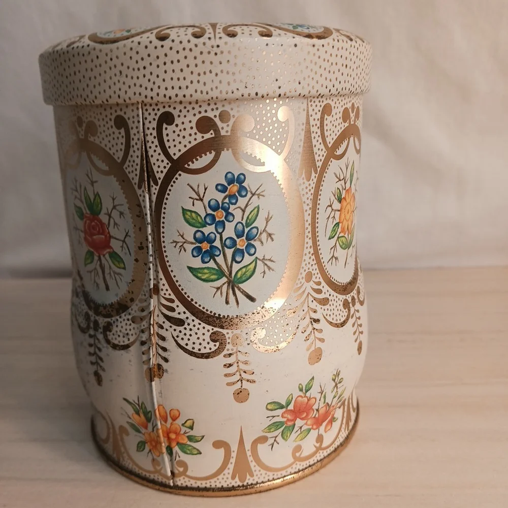 Vintage Tin Box Company Daher Floral Round 5 Inch